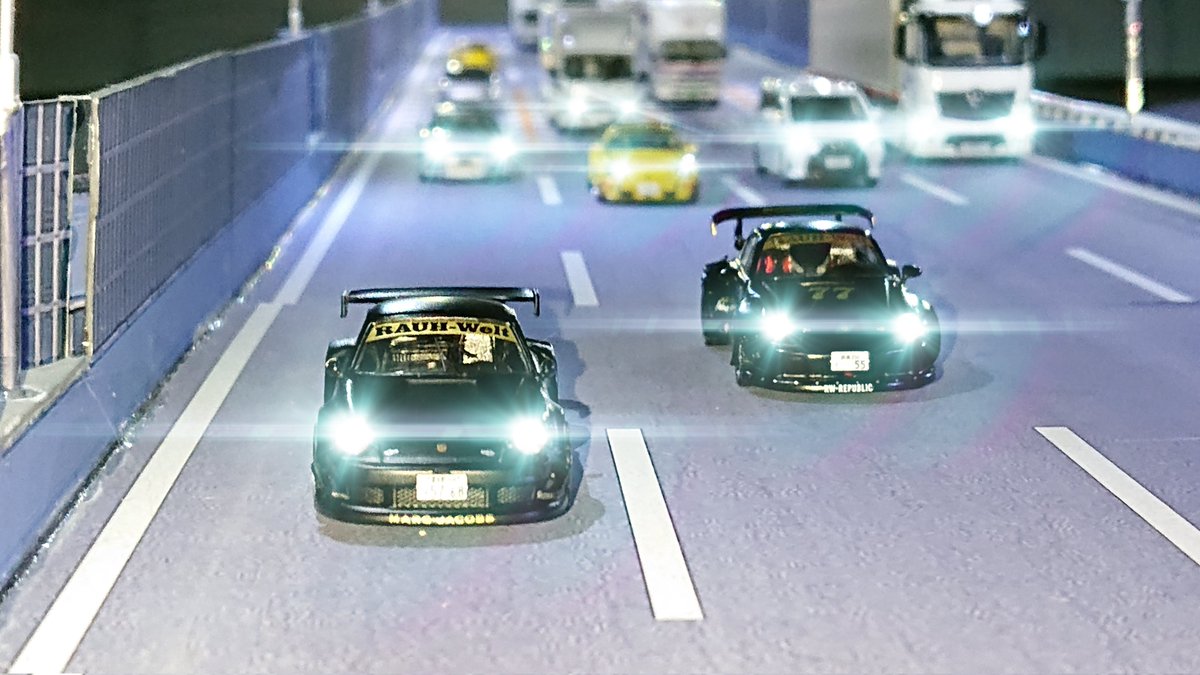 MsGPtN38Y1lri8O's tweet photo. 久しぶりに1/64高速道路を組み立てました。全長2700㎜はやっぱり大きいですね。😅 深夜の高速道路をイメージしてみました。👍#ジオラマ https://t.co/dAEIjSbtVL