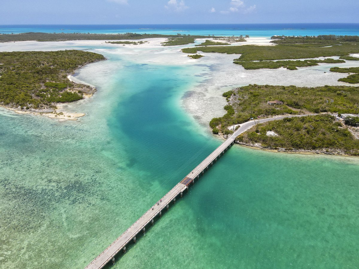 GrandIsleResort's tweet photo. Wandering Wednesdays around paradise. 🇧🇸
Be sure to adventure out towards Little Exuma and discover seculded beaches and incredible local eateries.
Our concierge can assist you with car rentals, directions and tips!
#grandisleresort #residences #exuma #bahamas #littleexuma https://t.co/ymLKyfNlnp