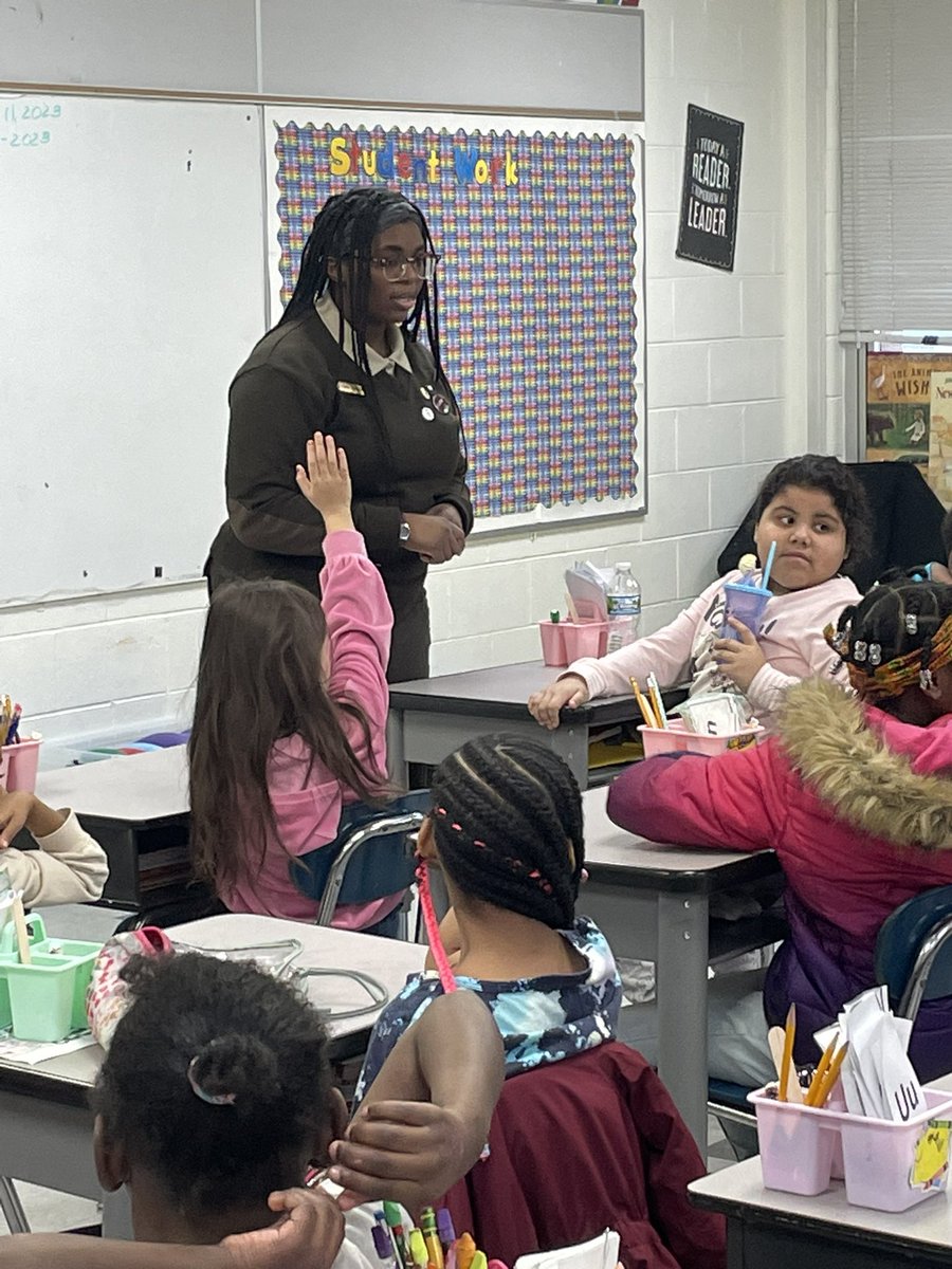 Skfuoco's tweet photo. Thank you Park Ranger Jaz from the Detroit Wildlife International Refuge for the opportunity to share with our 2nd graders this morning.  @Ecorseschools https://t.co/SlA2o6C4Fm