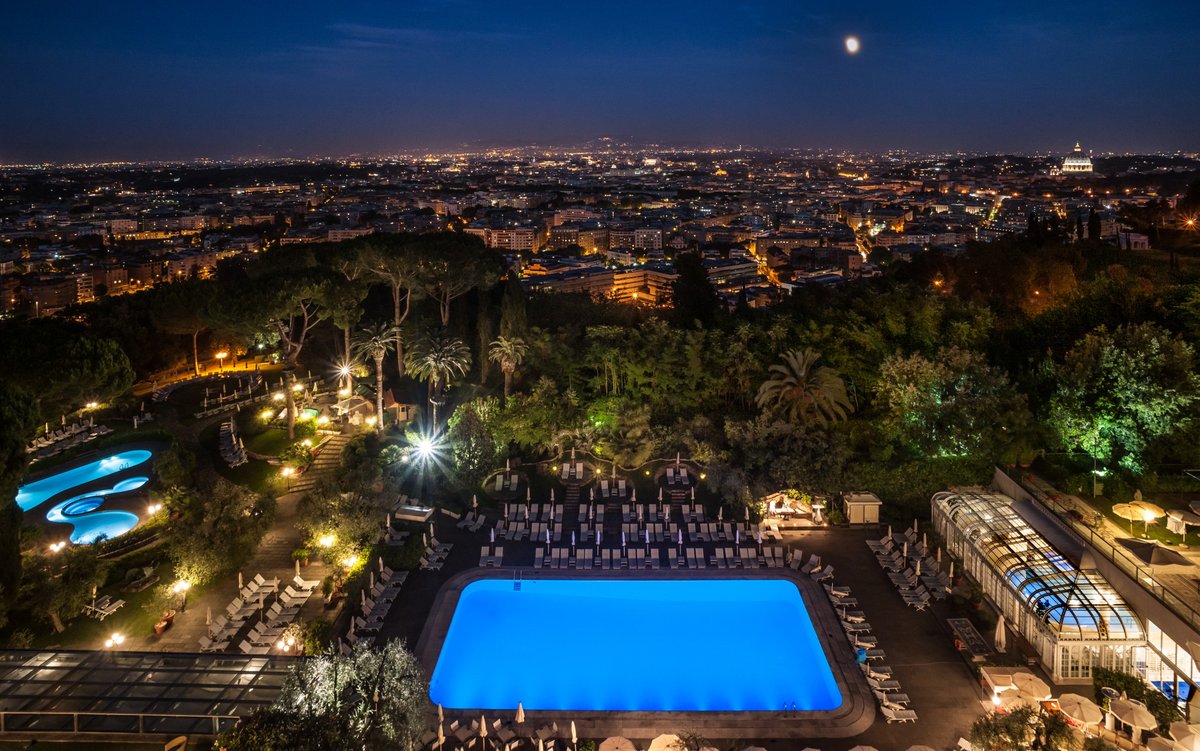 The Rome Cavalieri, A Waldorf Astoria Hotel, is one of the most luxurious #hotels in Italy. It's considered a true museum because inside you can find works of art such as the vases by the French artist allé, by Tiepolo, and the LEMI 'SPA Dream' massage beds in the quartz version.