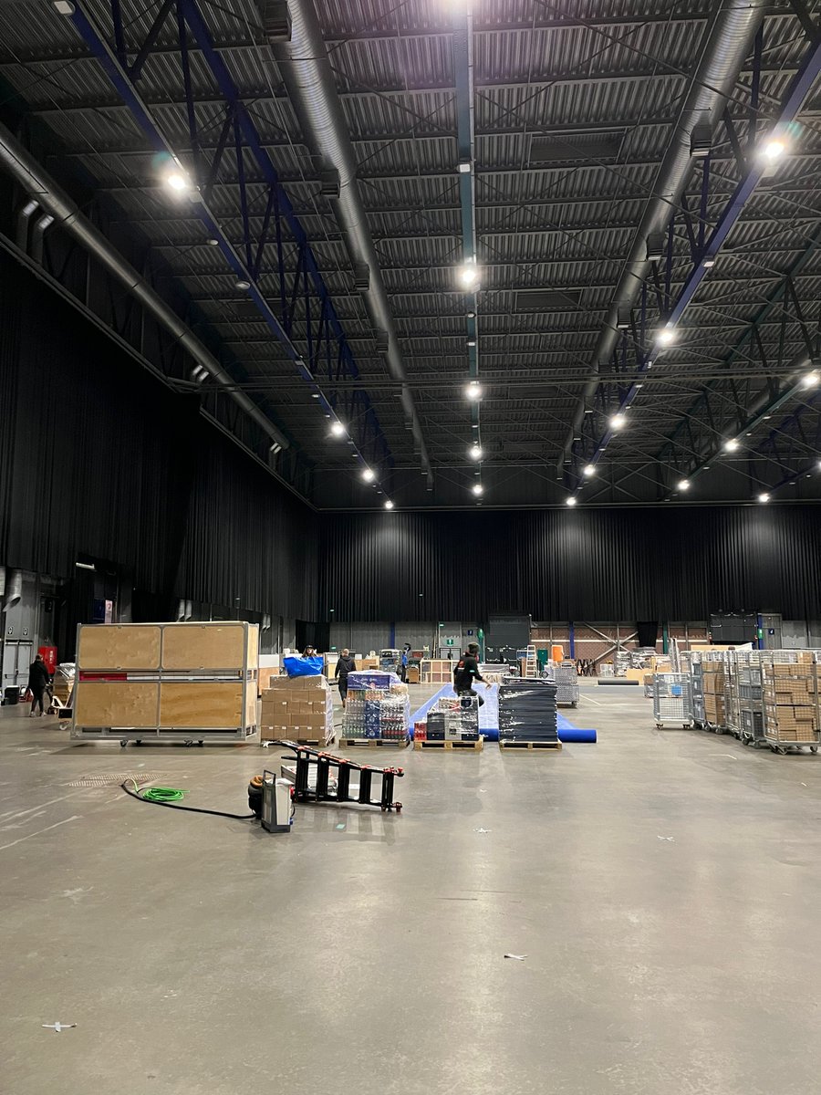 onderwijs_Vl's tweet image. 👷 We zijn nog even bezig met de opbouw, maar morgen staan we paraat: opnieuw een fysieke #sidin. ℹ️ Wat, waar, wanneer en welke standen? 
✅ Check sidin.be 

#studiekeuze #beroepskeuze #watnahetsecundaironderwijs