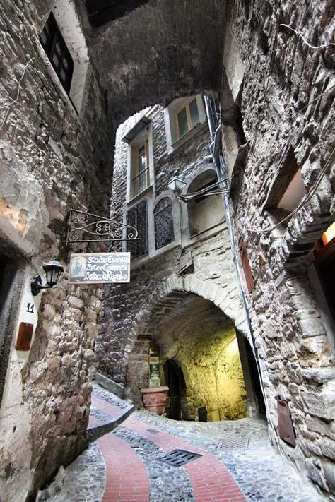 Dolceacqua 🇮🇹 🎷🌕