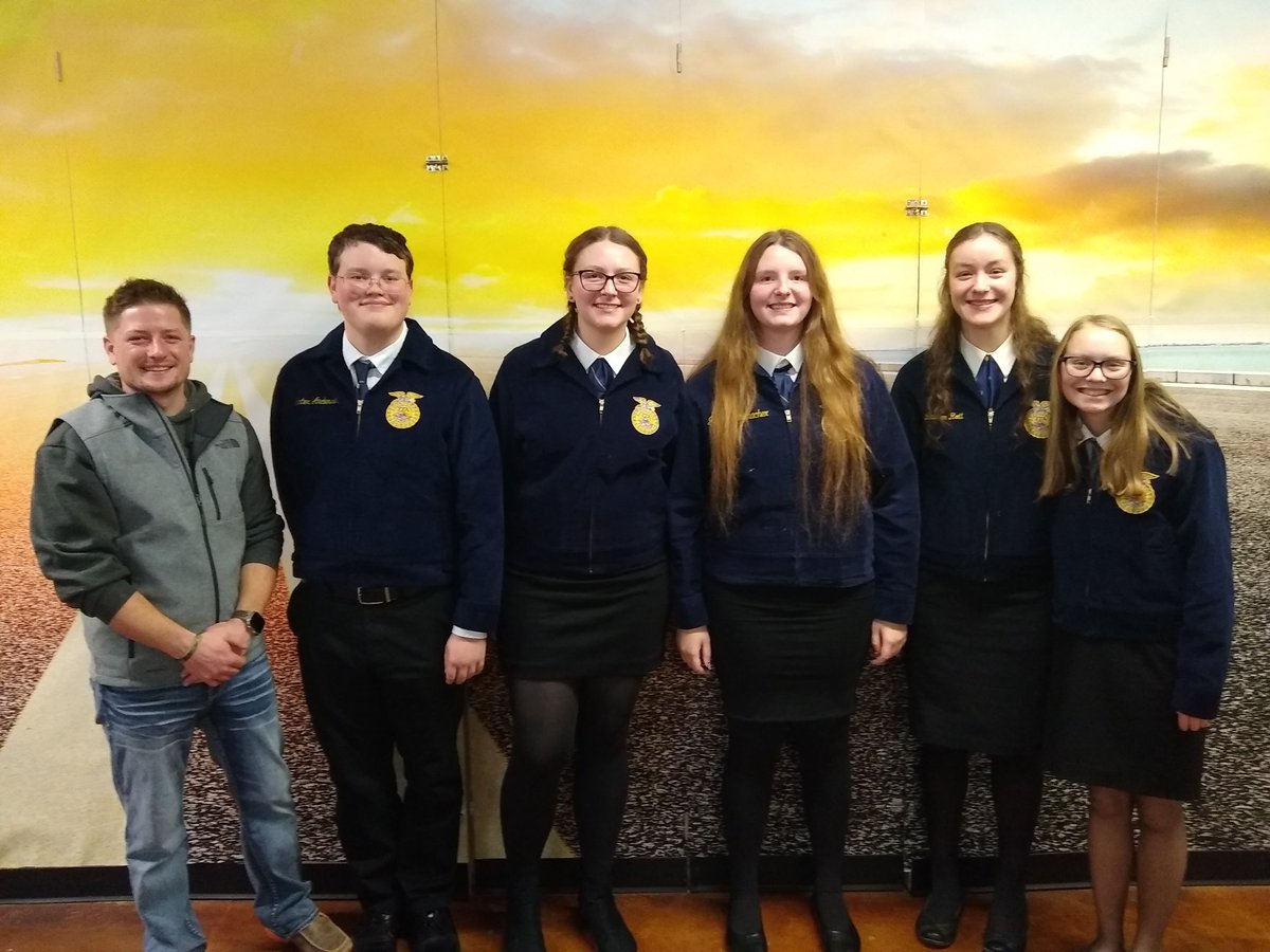 Thanks to the Olmsted/Wabash County Corn and Soybean Growers for inviting us to your Annual Meeting and Banquet! We had a great time visiting and a fabulous meal! Thank you also for your continued support of the @MNFFAFoundation Blue Jackets Bright Future Program! #TeachAg