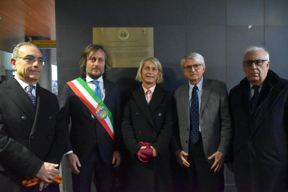 #Attivitaistituzionali

🔹 Il vicepresidente del Consiglio comunale <a href="/PaoloRomor/">paolo romor</a> alla cerimonia di inaugurazione di una targa in memoria degli avvocati ebrei veneziani esclusi dalle leggi razziali 

🔎 v41.it/L15lg