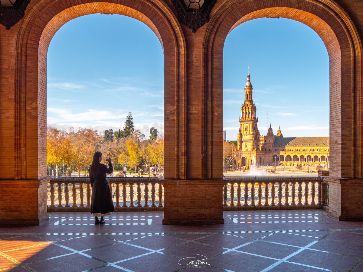First visit to #Seville yesterday and absolutely loved it. The Plaza de Espana is amazing - so many shots I could have posted but this is my favourite, thanks to a handy (and very chic!) tourist 😊 @visitseville @SevilleDiscover @tastespain @spain #LoveSeville #LoveSpain