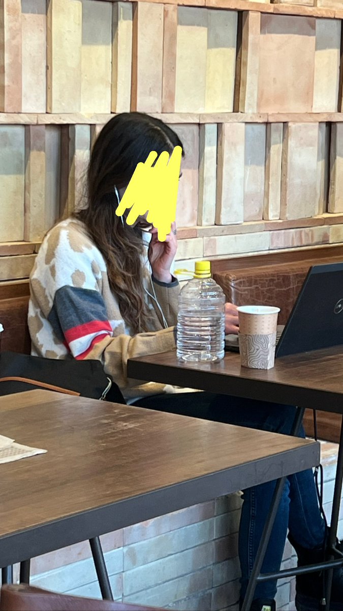 AnnBells's tweet image. Esta gringa de verdad dijo, que bonita botella la voy a rehusar