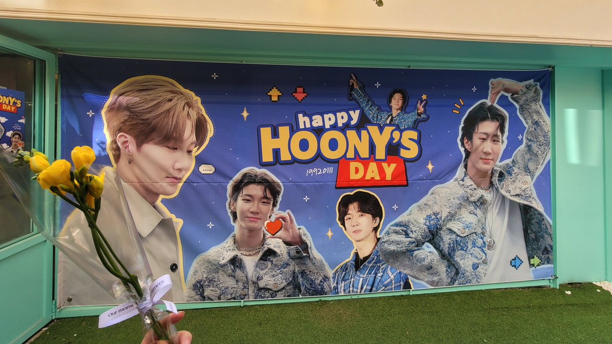 4tune_0817's tweet photo. CAFE VIVID

럭드 3등...! 마카롱이 너무 귀여워요 아까워서 못 먹을 것 같아요...... 후니즈데이 프레임도 귀여워요... 📽🥕
어째 계속 귀엽다는 말만 하게 되는 것 같은데 귀여운 걸 어떡해

#이승훈저승훈_이생일저생일 
#지켜나가자_승훈_영원히 https://t.co/TuTTydyaY0