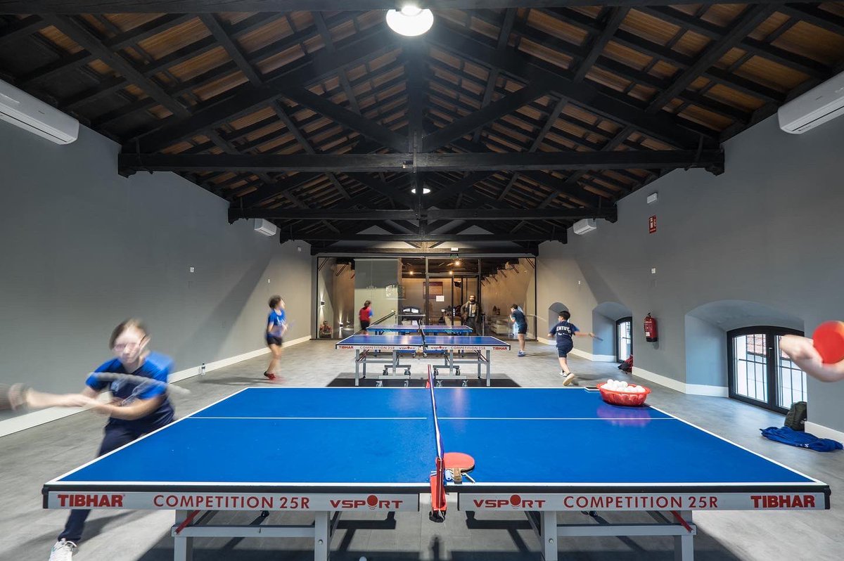RCLabradores's tweet photo. 🟢 Tras la ⚒ reforma efectuada en la nave del Tenis de mesa y, con la construcción de una nueva entreplanta en la misma, ya están disponibles los espacios para su uso 🏓 deportivo. Una puesta al día constante de unos edificios que forman parte de nuestro día a día 🔴🔵 #ViveRCL https://t.co/2nyPZ0nplC