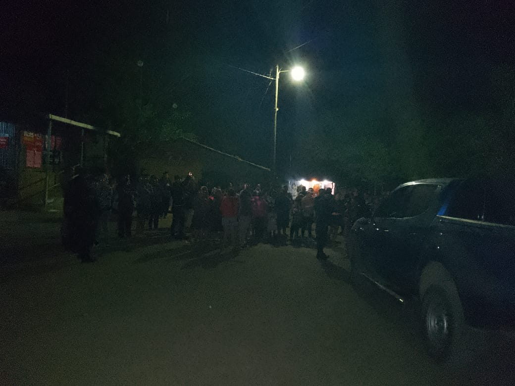 #Actualidad | 🔴 Habitantes de Santa Marta, en Cabañas, denuncian que esta madrugada fue realizado un operativo policial en la comunidad. <a href="/arpassv/">Red Informativa de Arpas</a> informa que cinco personas fueron capturadas, entre ellas líderes históricos y representantes comunales.

📸 Ana López / ARPAS