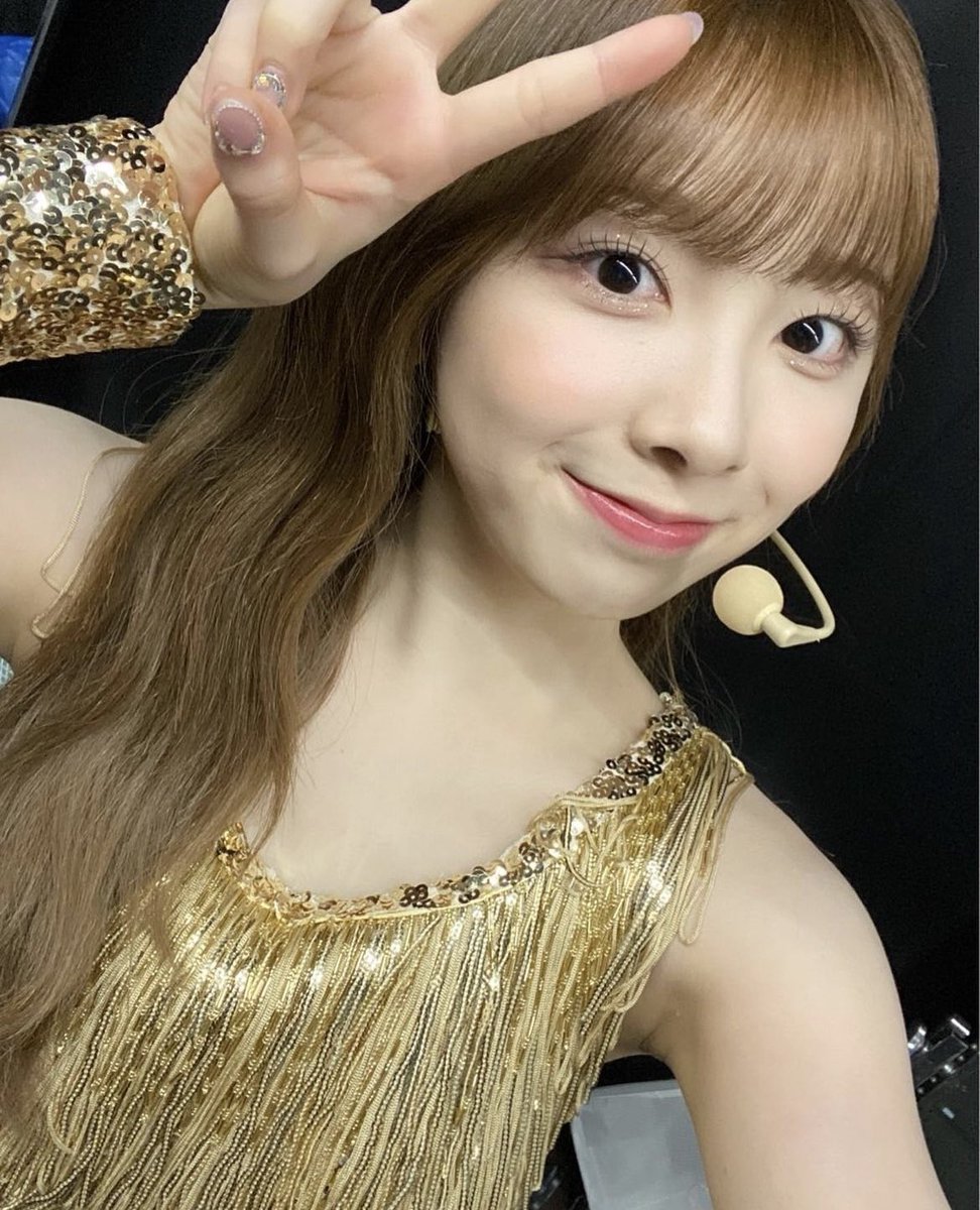 miimaya_niziu's tweet photo. 2023年1発目の #すずのみい日 🐰💗

2022年、初めてみいひを生で見て心を奪われたあの瞬間を忘れはしない🥹💘
みいひのビジュと歌声まじ宇宙一🚀♡

今年も会えるの楽しみにしてるよみひたんっ🐰💗

#トッキパンの日
#2023もみいひを想うさぎ🐰
#Blue_Moon #Already_Special 
@NiziU__official https://t.co/7QL4YqIySQ