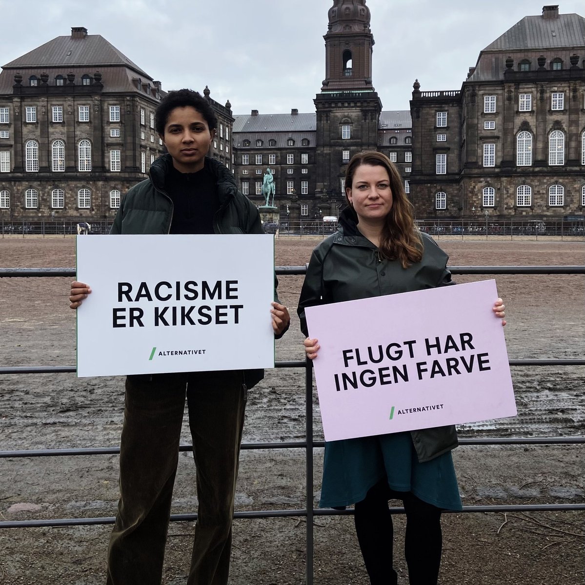 Helene Brydensholt (Å) (@hliliendahl) on Twitter photo 👉 Ansøgere til statsborgerskab bør anonymiseres for at beskytte dem mod diskrimination.
Det vil jeg og <a href="/alternativet_/">Alternativet</a> foreslå i Indfødsretsudvalget, da vi ikke mener, at ansøgerne kan garanteres en objektiv og upolitiseret vurdering af deres sager, som systemet er nu. 1/ #dkpol 👉 Ansøgere til statsborgerskab bør anonymiseres for at beskytte dem mod diskrimination.
Det vil jeg og <a href="/alternativet_/">Alternativet</a> foreslå i Indfødsretsudvalget, da vi ikke mener, at ansøgerne kan garanteres en objektiv og upolitiseret vurdering af deres sager, som systemet er nu. 1/ #dkpol