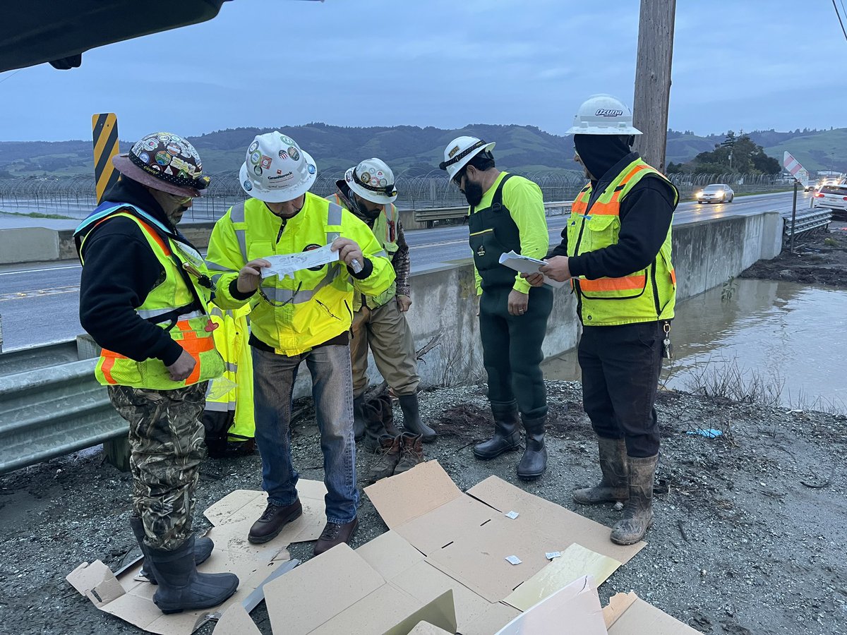 Graniterock crews step in to expertly handle emergency work during this winter storm. 

#CaliforniaFloods #constructionworker