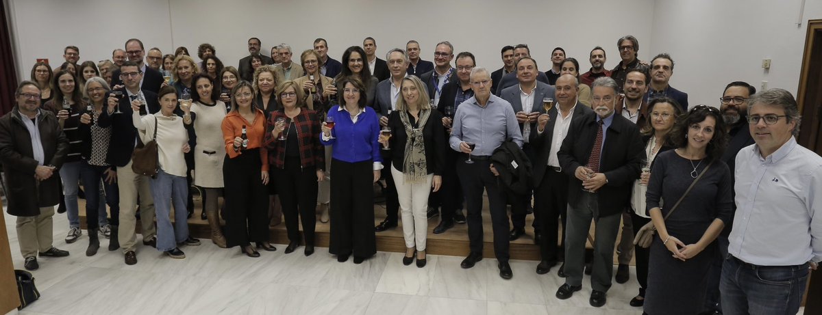 RectoratUA's tweet photo. Hoy hemos compartido nuestro retos para 2023 con los medios de comunicación en el tradicional Brindis de Año Nuevo, el primero como rectora después de 3 años de distancias sociales. Gracias por vuestro compromiso. ¡Por un año nuevo lleno de buenas noticias! https://t.co/bz0JjOSq0h