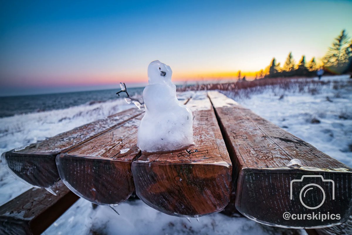 CurskiPics's tweet photo. Happy Wednesday, from this frozen north shore snowman!
#frozensnowman #snowman #northshore #lakesuperior #frozen #picnic #sunset #colors #agatebeach #gooseberryfalls #gooseberryfallststatepark #frosted #happywednesday #nature #photography #naturephotography #pentax #rokinon https://t.co/LKCkL9Socf
