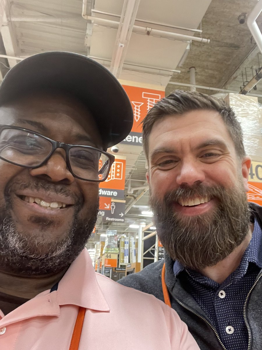 notinusehh's tweet photo. Mid-Atlantic, RVP John Atkinson is a man of his word! He said I would see him the aisle and I did!! Thanks John!! https://t.co/aVGi5fIEUv