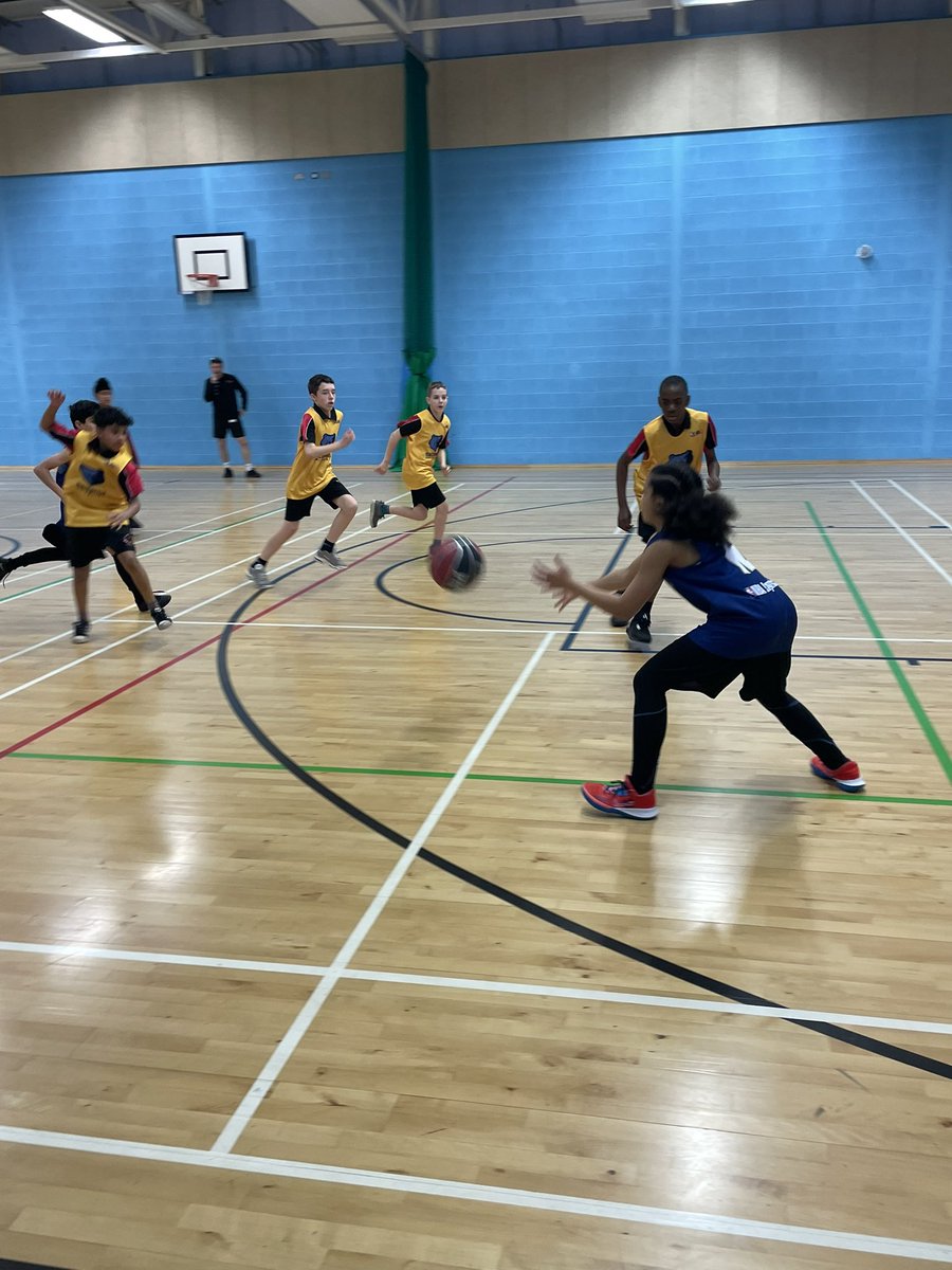 HolyheadPE's tweet image. Excellent result for our year 7 Junior NBA Basketball team, who beat Phoenix Collegiate 26-11 in their first competitive Basketball match of the year! An amazing performance from a talented group of students! Well done everyone involved! 🏀