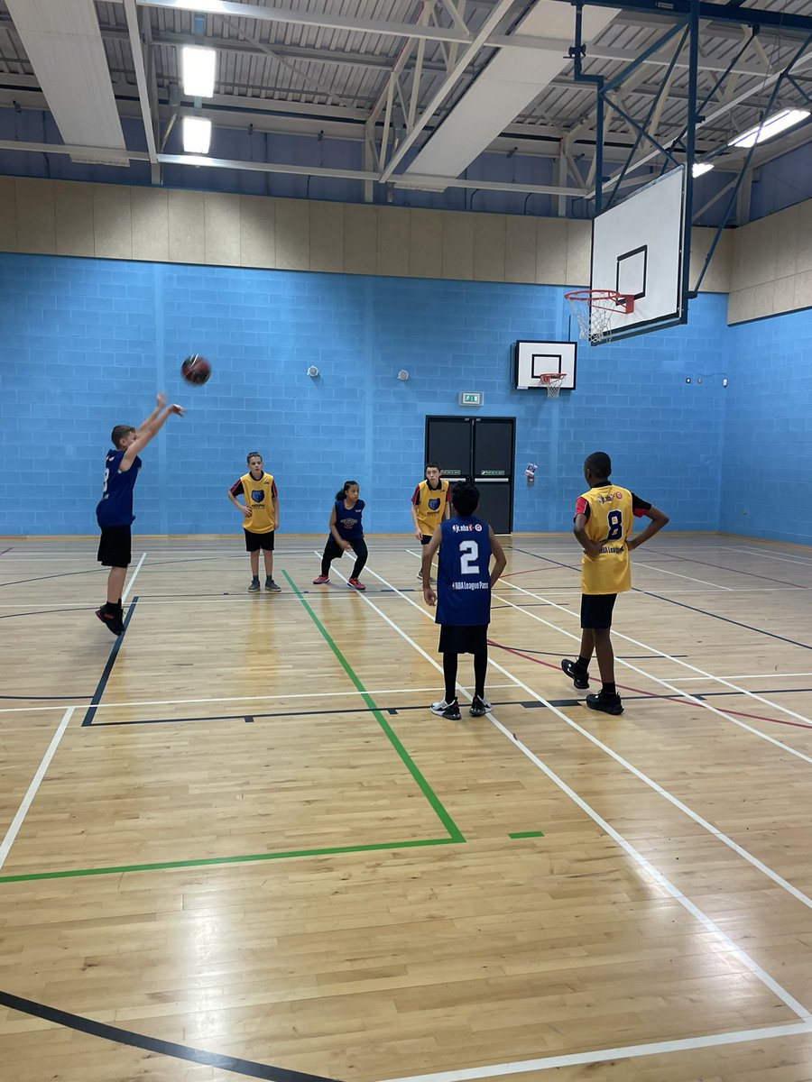 HolyheadPE's tweet image. Excellent result for our year 7 Junior NBA Basketball team, who beat Phoenix Collegiate 26-11 in their first competitive Basketball match of the year! An amazing performance from a talented group of students! Well done everyone involved! 🏀