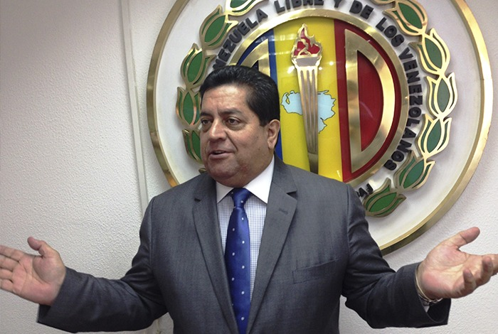 Galiciaj's tweet photo. Oído al tambor. "Es urgente reanudar las relaciones diplomáticas entre Venezuela y Estados Unidos. Mostrar voluntad política en este sentido, no condiciona en ningún momento rendirse, renunciar a postulados o principios", dice @edgarzambranoad, dirigente de @ADemocratica. https://t.co/VPMUzmUsKp