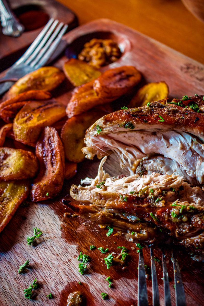 OlakamCocktail's tweet photo. Un proverbe de chez nous dit : « Quand la viande est bien faite. »
Nous sommes ouverts, tu passes ?
#BonsMoments #olakam #poulet #GoodVibes https://t.co/GOy3AfHlgL