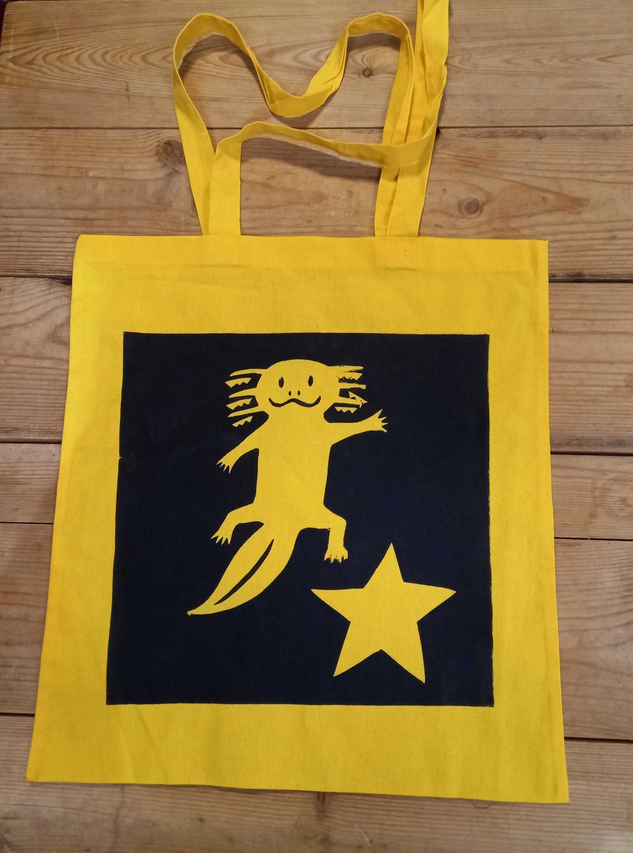 Adorable handprinted axolotl tote bag available at axelinaproductions.etsy.com #axolotl #pokemon #minecraft #totebag #handprinted #etsyshop #shopquirkyhour #ukmakers #shopindie #ウーパールーパー #우파루파 #htlmphour #wearethecavalry #handmadehour #yourbizhour