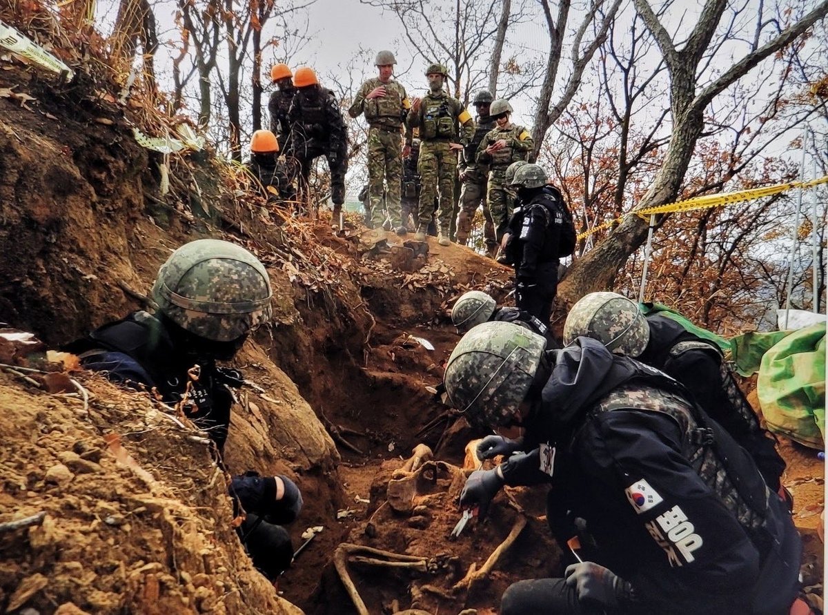 DefenceAust's tweet photo. As we look back on 2022, we acknowledge the work of #YourADF personnel serving on Operation Linesmen in the Demilitarised Zone between North and South Korea. 

📖 https://t.co/4S2OkRI2CV  @UN_Command https://t.co/CH7V5eQX0S