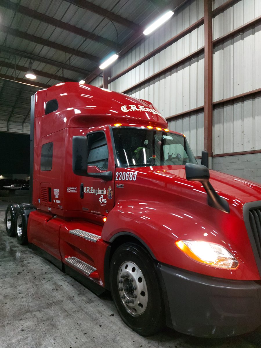 CREngland's tweet photo. Everyone needs to take a minute to admire this clean rig! πΏπ
Thanks to our driver Harald R. for taking pride in his ride! That's the C.R. England way! π―
#CREngland #DriveCRE #DeliveringExcellence #Trucks #CleanRig #Trucking https://t.co/UM3sVZrj6M