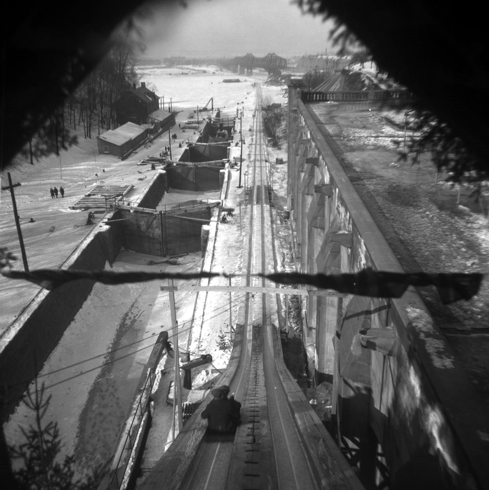 BytownMuseum's tweet photo. #FridayFun On Jan. 28, 1922 Lord and Lady Byng officially opened the “slide-a-mile” ice slide along the #Ottawa Locks. For ten cents, riders could fly down the icy chute at almost 100 km/h all the way down to the frozen Ottawa River. It was a long walk back to the top though! https://t.co/FJJd70Ec6R