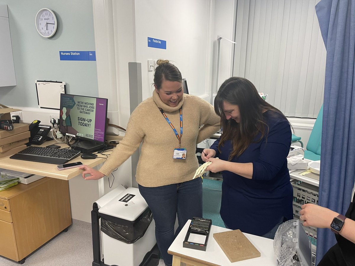 ExeterHandUnit's tweet image. Hand unit scrub team getting in some fracture fixation practice! Many thanks to @Medartis_UK