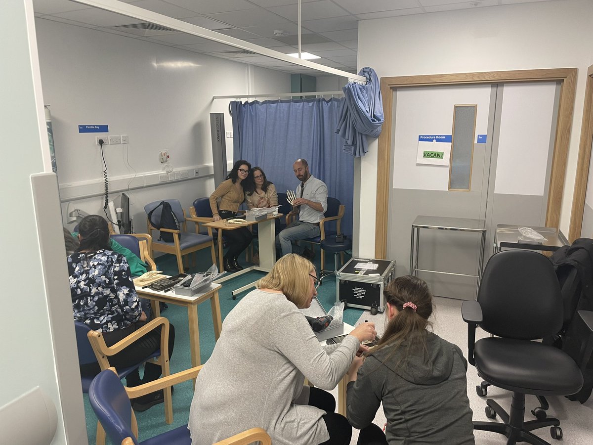 ExeterHandUnit's tweet image. Hand unit scrub team getting in some fracture fixation practice! Many thanks to @Medartis_UK