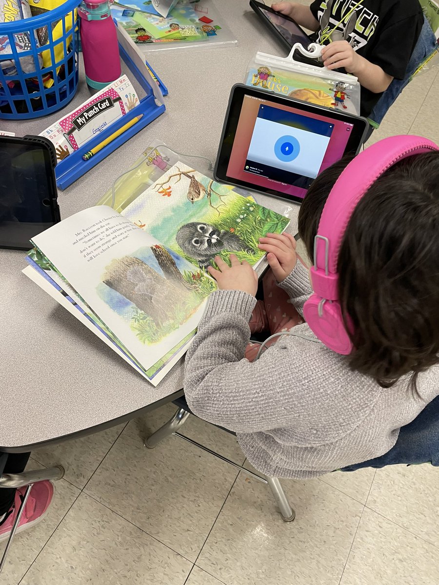 HirschhornDugan's tweet photo. I was able to bring my 2007 listening center with CD’s back to life with the help of @MrsWeinshank! Check out our new and improved listening center complete with QR codes and flipgrid videos! 💿📚📖🎧 #dugandragons #listeningcenter #mrshkinderkrew @FJDugan @MTPSNJ @FlipgridEvents https://t.co/5Ja4XPEbS6