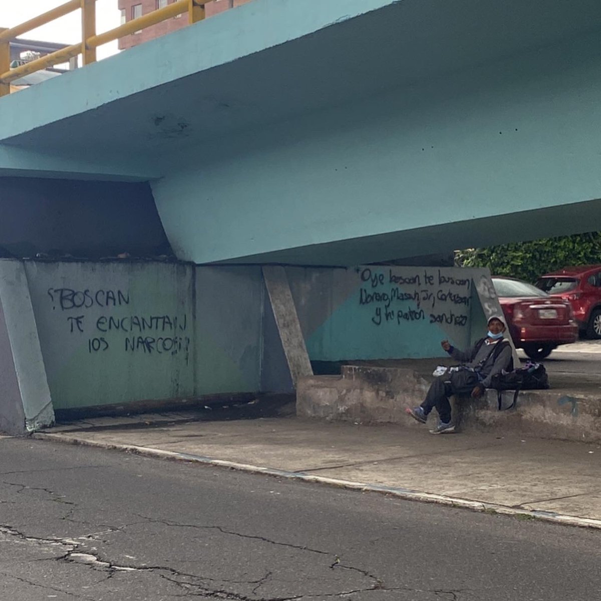 MoniVelasquezV's tweet photo. 🔴 Ni las amenazas de muerte, ni las visitas intimidatorias, ni los grafitis difamatorios pueden detener al periodismo y la verdad. 
✍️ Los Gobiernos pasan. El periodismo queda. Por eso continuaremos desenmascarando la corrupción.
#ElGranPadrino https://t.co/IuDIUuDjtJ