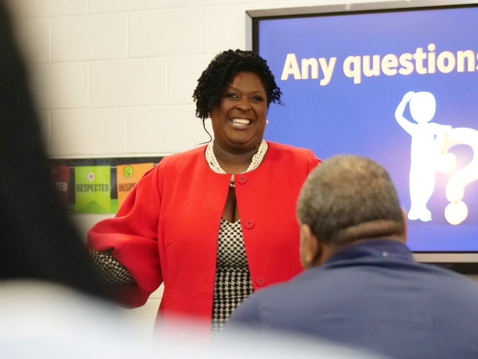 DrLisaHerring's tweet photo. It is always such a pleasure to share excitement when it comes to the work we do here at APS. Our scholars are being equipped with new ways to learn the best for THEM! We are no where near finished. #APS5inaction #APS150 https://t.co/E5RsHwYKsU