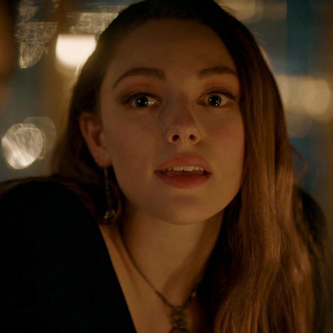 hope saw a pretty girl and immediately FROZE