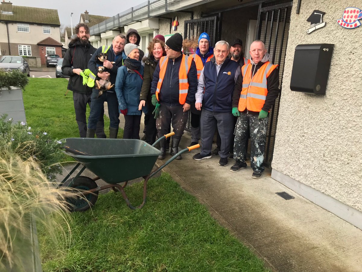 LbsShed's tweet photo. LBS Mens Shed along with ballybrack climate action , DLR and the rotary club planted the first trees on the new mini forest project at ballybrack community resource center today. Well done all for braving the rain and cold to get the project up and running. 👍 https://t.co/QwEzuPr1ju