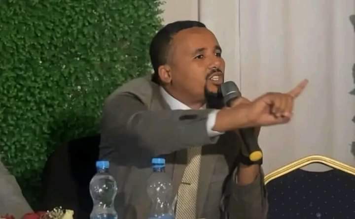 “ይህ ጦርነት በኦሮሚያ፣በቤንሻንጉል እና በሌሎች ክልሎች እስከቀጠለ ድረስ የትግራይ ስምምነት ወይ ይፈርሳል ወይም ሌላ የጦርነት ጥምረት ይሆናል!
ስለዚህ ከOLA እና ከሌሎች የታጠቁ ሃይሎች ጋር ሁሉን አቀፍ ውይይት በአስቸኳይ ሊጀመር ይገባል!” ጀዋር