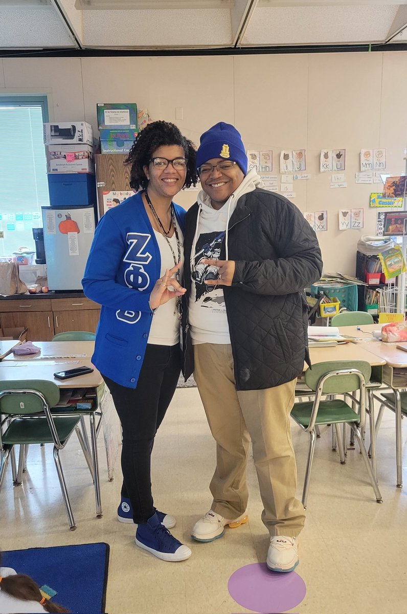gatorADL's tweet photo. I had the pleasure of welcoming my fraternity brother to @RCSDMLKJr ! He read Jabari Tries by Gaia Cornwall to one of the first grade bilingual classrooms. Our scholars did an excellent job asking and answering questions in English! https://t.co/FovTjBpDFi
