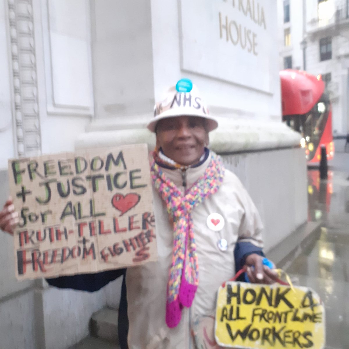 #queenglorianhswildman #LondonAssangeSupporters #FreeAssangeNOW #DontExtraditeAssange #DropTheCharges #australiahouse #HumanRightsViolations #JusticeForAssange #LetAssangeGo #SupportJulianAssangeToday This is what L💖VE looks like-Thank you #AssangeLondonCampaigners