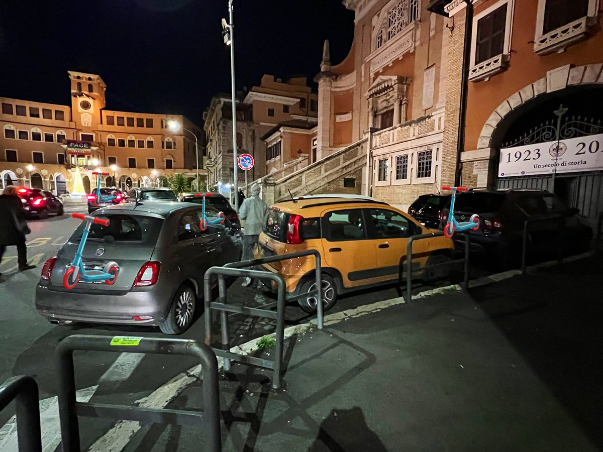 Shepeedy's tweet photo. A Piazza Sempione è pieno di monopattini infilati in ogni buco possibile, col risultato che i pedoni devono fare lo slalom per passare, invadendo anche la carreggiata. Quando mettiamo l’obbligo della targa per i monopattini, così possiamo multarli tutti? https://t.co/8T0FQ5pZR1