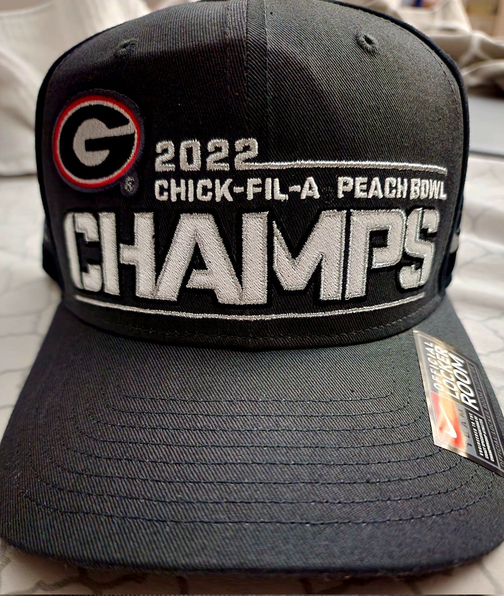 This hat is so 🔥! 
#CFAPeachBowl 🍑 Champs!
#GoDawgs 🐶