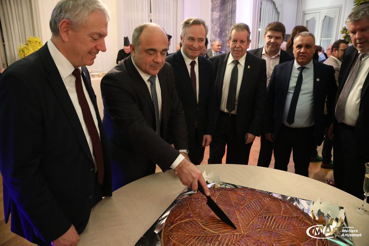JBLemoyne's tweet photo. #Artisanat | Voeux du Président de @CMAFrance_ : merci du fond du cœur aux élus et personnels des Chambres de métiers et de l’artisanat qui accompagnent les artisans face aux défis de l’énergie et de l’inflation. C’est un réseau de proximité précieux, celui du « dernier mètre » ! https://t.co/OFM0RUOrhT