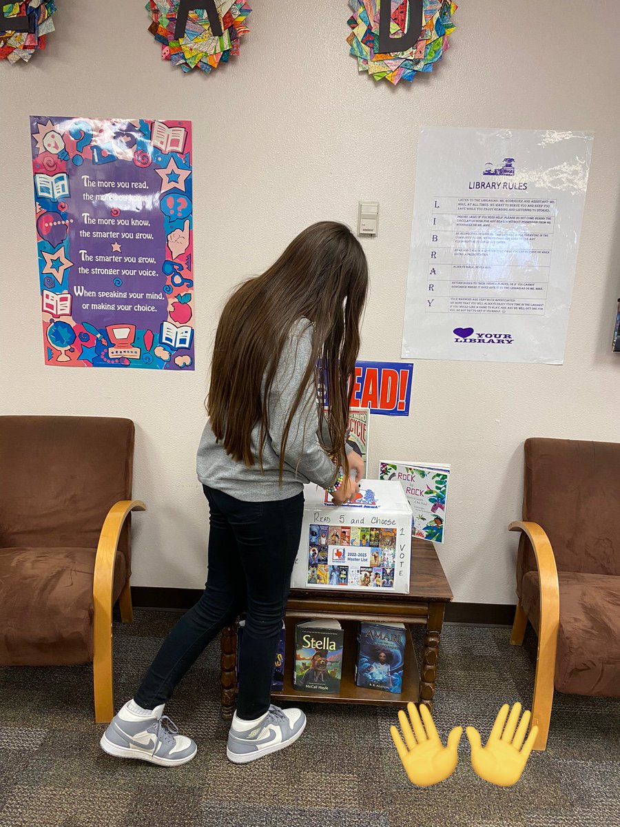 Today our wolves began voting 🗳️ for their favorite @TBABooks book. #SISD_Reads @Sparks_Interest