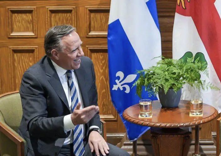 _LouisT's tweet photo. François Legault fier de nous présenter la nouvelle PDG d'Hydro-Québec. https://t.co/Ru1TA2OhAC