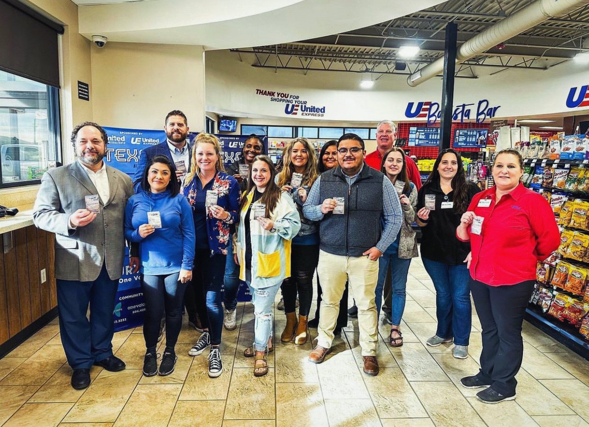voiceofhopelbk's tweet photo. Today is #NationalHumanTraffickingAwarenessDay and #WearBlueDay! 💙 We celebrated the kick off of the Texas Blue Sand Project with United Express!
Pick up your FREE bag of blue sand at any United Express location to participate with us! #TXBlueSandProject https://t.co/xWrTQCDsbi