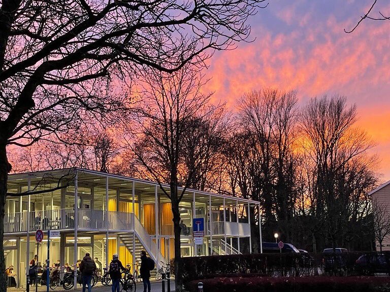 tuBraunschweig's tweet photo. Für alle, die gerade das traumhafte Farbspiel über dem Campus der #TUBraunschweig verpasst haben! 

📸 Antje Klerings/TU Braunschweig https://t.co/u8sB6hmleQ