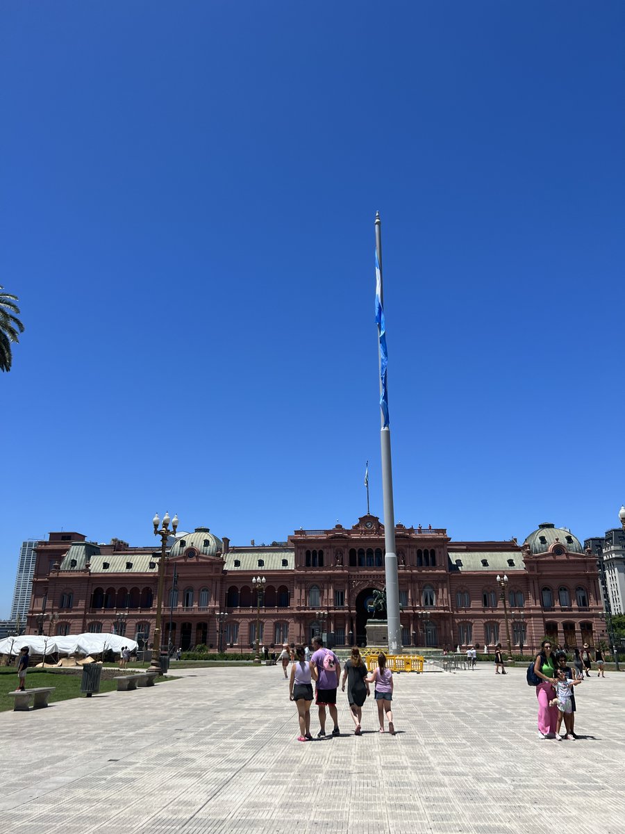 o_gabsferreira's tweet photo. O trabalho remoto me deu tudo o que eu queria e nem sabia que queria: liberdade e flexibilidade.

Se alguns anos atrás você me dissesse que eu estaria trabalhando da Argentina pra uma empresa da Estônia com pessoas espalhadas pelo mundo todo, eu acharia no mínimo esquisito. https://t.co/6HdOdP8s1z