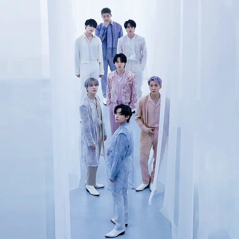 PopBase's tweet photo. BTS was the best selling group in CD format in the US in 2022 with 917k copies sold.

‘Proof’ was the second best selling CD album of 2022 with 413k. https://t.co/cOAMn0liSA
