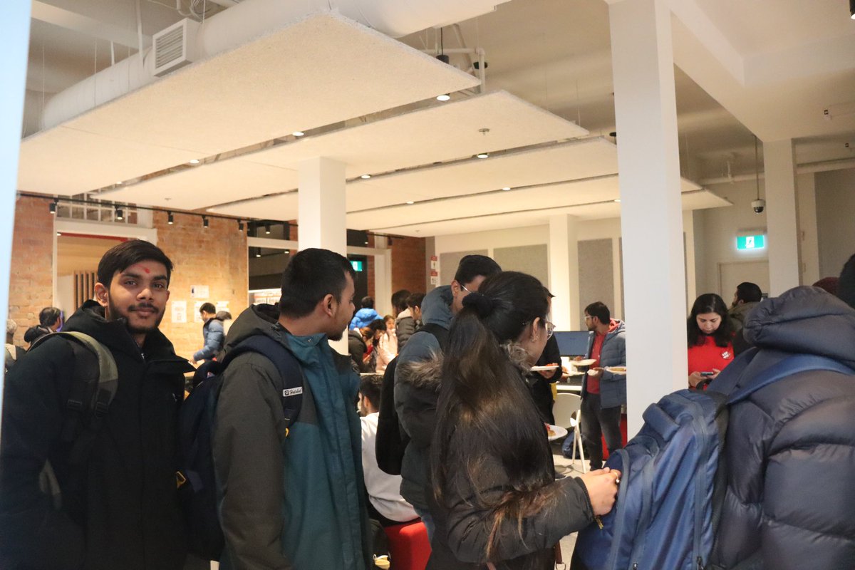 ausu82's tweet photo. ⁣📸😀 Laughs and Smiles at the Meet and Greet Lunch⁣ https://t.co/VZXbuyESVA