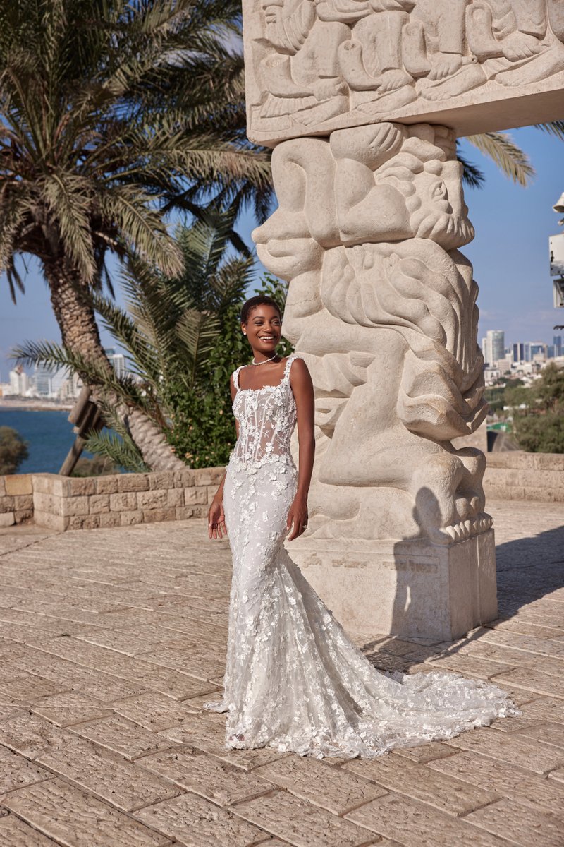 pninatornai's tweet photo. #MariagesCollection Style 4974 is for the classic romantic! Try on this gorgeous gown and more during my next trunk show @KleinfeldBridal from 1/26 - 2/5 ✨
Book an appointment: https://t.co/zlx8uZwndS https://t.co/rNV5x5GCYh