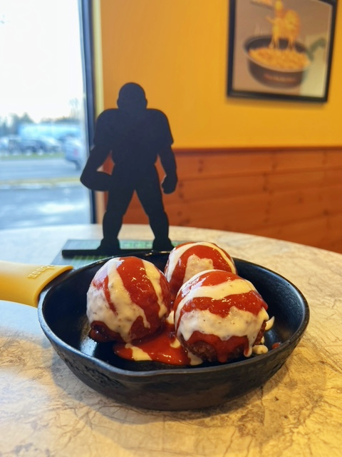 MacNOutCT's tweet photo. Got the munchies? Our Buffalo Mac Bites are here for you through the end of January. Get 'em while you can! π€© #MacNOut https://t.co/39wBX4cy5a