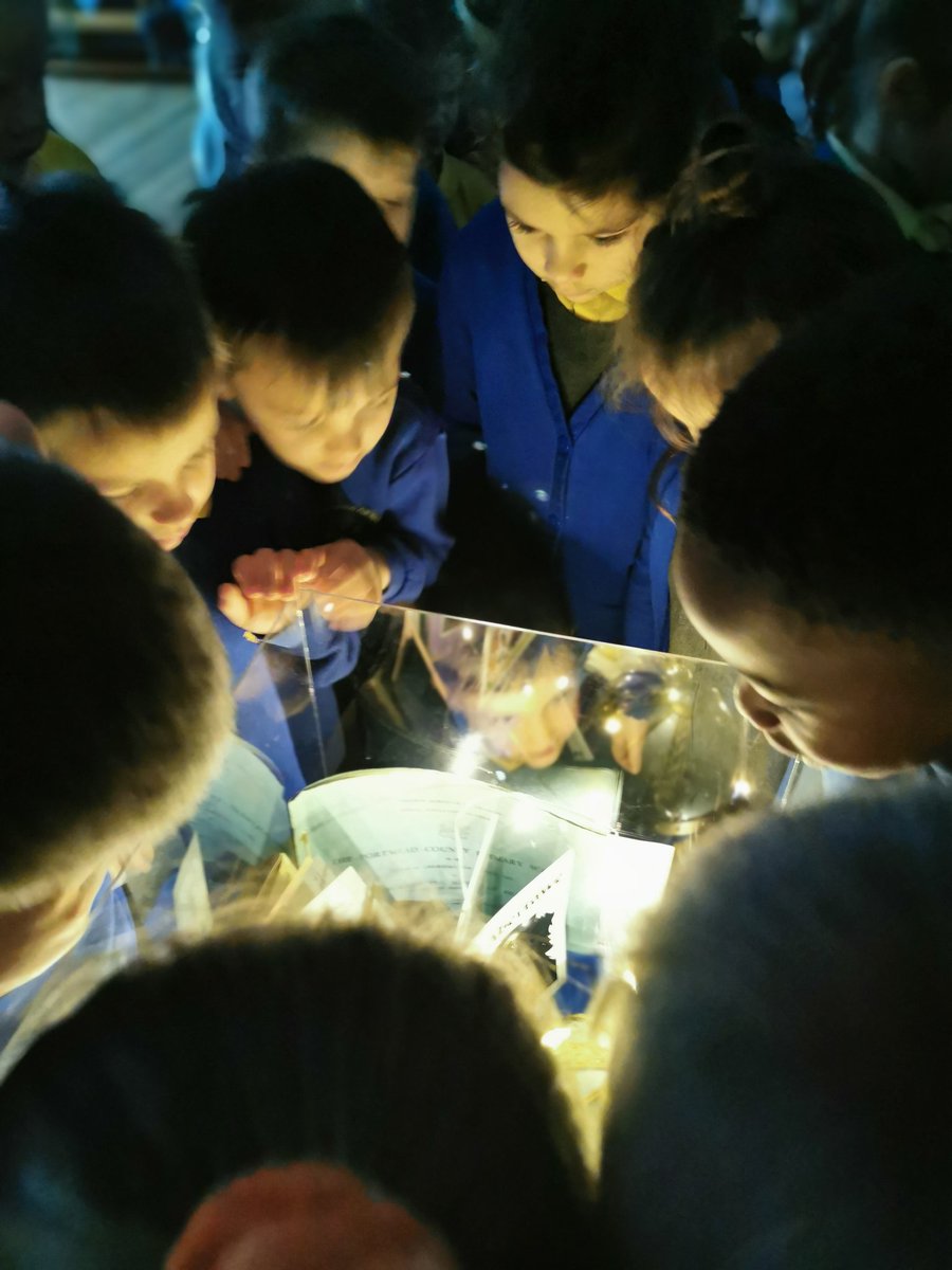 portmeadp's tweet photo. The Curiosity Cube is causing quite a stir in Year 2. It's generated lots of lovely discussions already. #pmdpy2 #pmdptopic #pmdphum https://t.co/aSiCUhrlWO